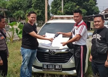 Polres Lampung Tengah Mengembalikan Mobil Bripka Maulana